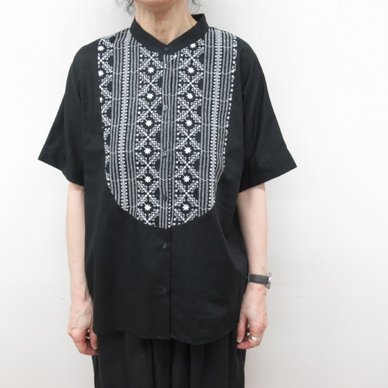J.Sloane 刺繍ヨーク切替えバンドカラーブラウス BK2 【日本製】